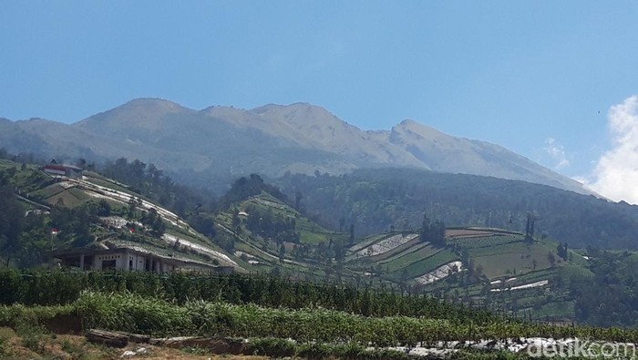 Penampakan Gunung Merbabu dari  Boyolali.