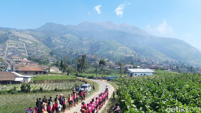 Penampakan Gunung Merbabu dari  Boyolali.