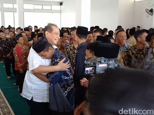 Kunjungi SMA CT ARSA Sukoharjo, Chairul Tanjung Sapa Hangat Para Siswa