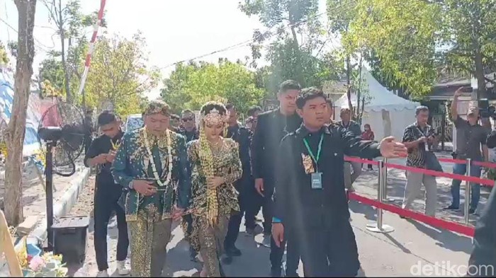 Penjagaan ketat di acara ngunduh mantu Denny Caknan-Bella Bonita di Ngawi.