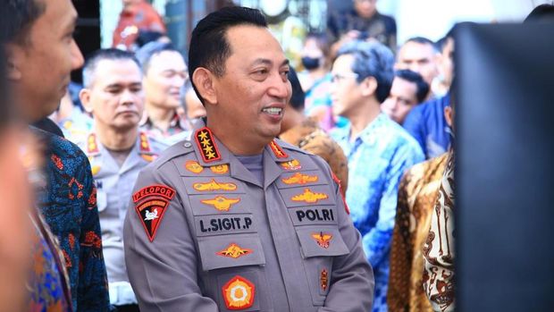 Polri Bentangkan Merah Putih Raksasa di Jembatan Pulau Balang Kaltim. (Dok. istimewa)
