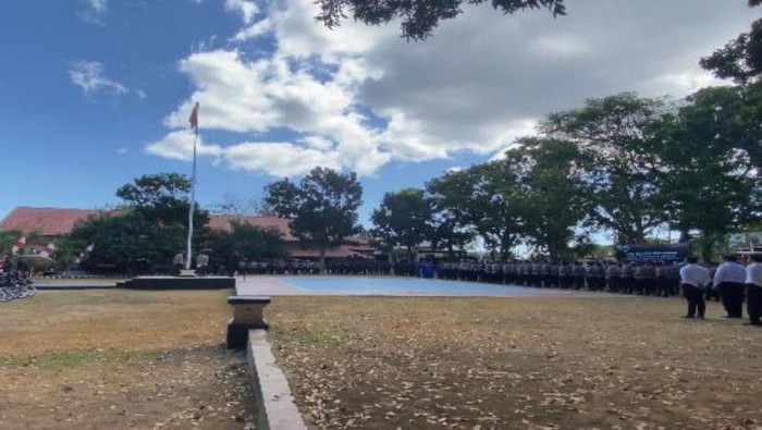 Polri menyiapkan 619 personel untuk mengamankan kegiatan internasional ASEAN Ministerial Meeting on Transnational Crime (AMMTC) Ke-17 di Labuan Bajo, NTT. (ANTARA/Fransiska Mariana Nuka)
