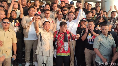Prabowo dan Budiman Sudjatmiko saat deklarasi relawan Prabu di Marina Convention Center, Jumat (18/8/2023).