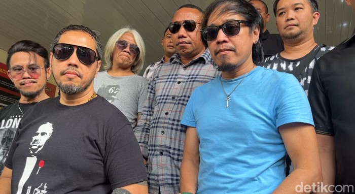 Radja Band bersama Sunan Kalijaga ditemui di Polda Metro Jaya pada Jumat (18/8/2023).