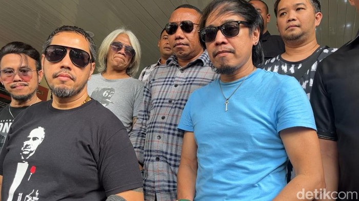 Radja Band bersama Sunan Kalijaga ditemui di Polda Metro Jaya pada Jumat (18/8/2023).