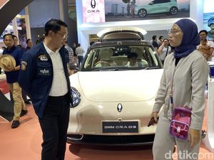Ridwan Kamil Mampir ke GIIAS 2023, Survei Harga Mobil Listrik