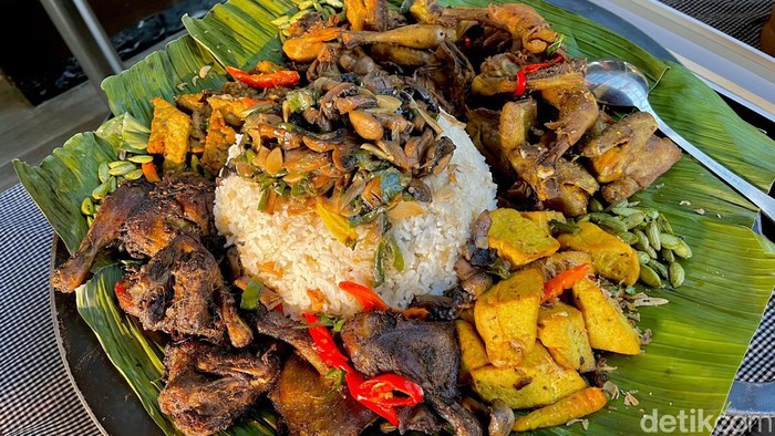 Sajian khas Indonesia Timur di hotel bintang lima Bandung.