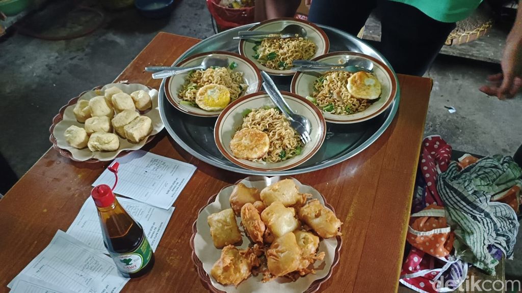 Sedap nikmat tiwul goreng di lereng Gunung Wilis