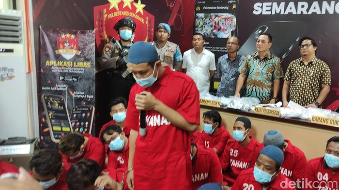 Sopir edarkan sabu saat rilis di Mapolrestabes Semarang, Jumat (18/8/2023).