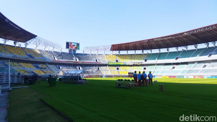 Stadion GBT sepi penonton