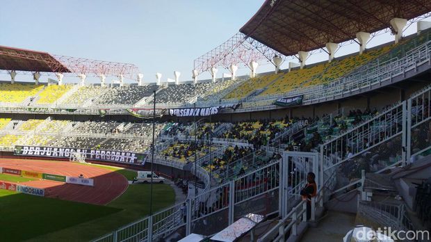 Stadion GBT sepi penonton