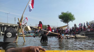 Suka Cita Anak-anak Pesisir Jakarta Rayakan HUT RI