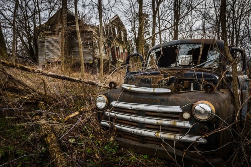 Tempat terlantar berhantu