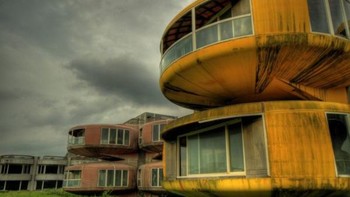 Ini dibuat untuk dijual kepada perwira militer AS pada tahun 1978, namun sekarang terbengkalai setelah kehilangan investasi. Foto: Blazepress