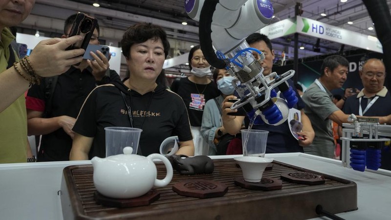 An artificial heart is displayed at the annual World Robot Conference at the Beijing Etrong International Exhibition and Convention Center on Wednesday, Aug. 16, 2023. (AP Photo/Ng Han Guan)