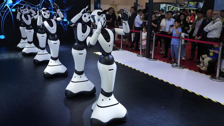 An artificial heart is displayed at the annual World Robot Conference at the Beijing Etrong International Exhibition and Convention Center on Wednesday, Aug. 16, 2023. (AP Photo/Ng Han Guan)
