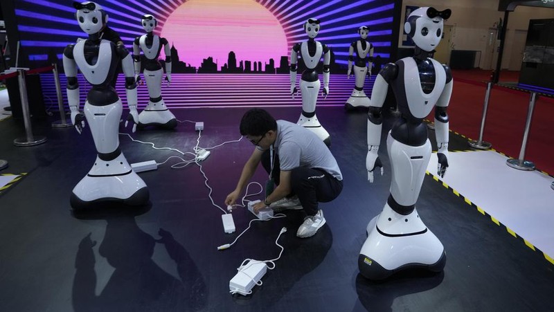 An artificial heart is displayed at the annual World Robot Conference at the Beijing Etrong International Exhibition and Convention Center on Wednesday, Aug. 16, 2023. (AP Photo/Ng Han Guan)