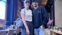 Momen kuliner seru mereka juga Tyas bagikan beberapa bulan lalu. Tyas dan Tengku menikmati kencan sambil makan malam di sebuah restoran. Foto: Instagram @tyasmirasih