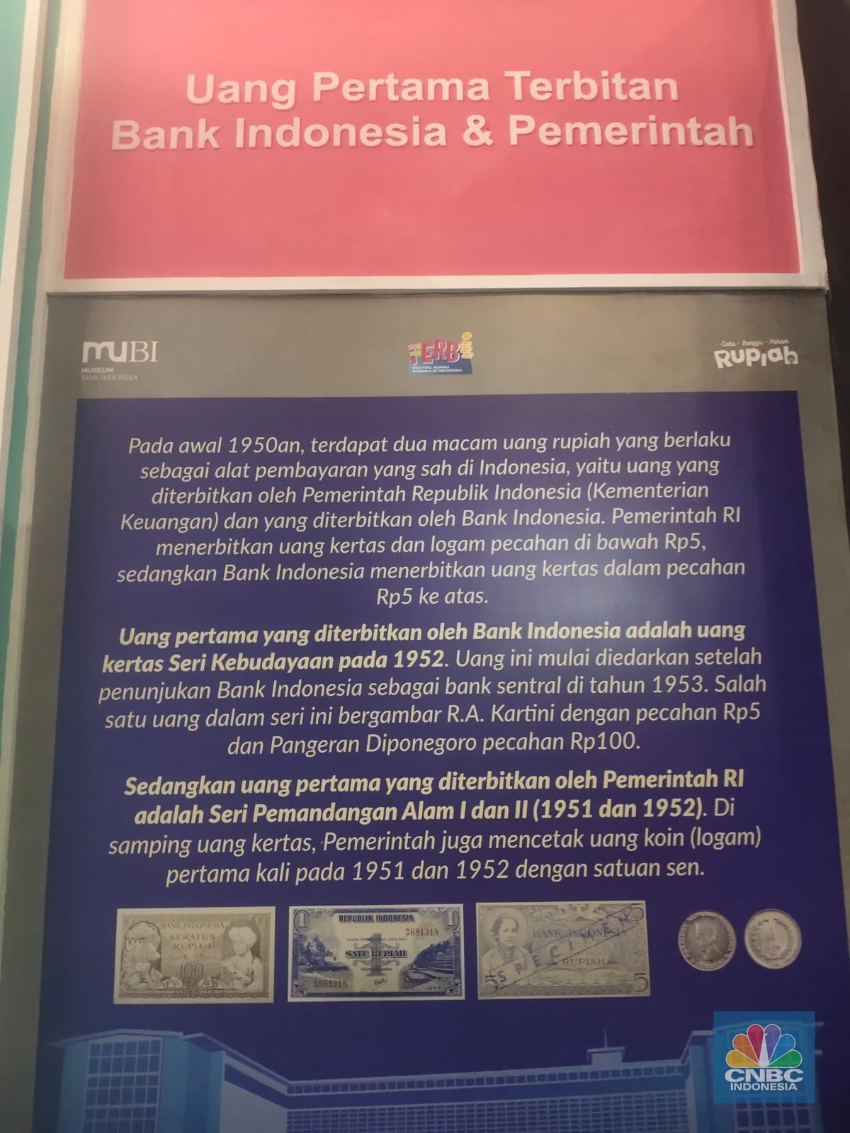 Uang Pertama Terbitan Indonesia dipamerkan dalam acara Festival Rupiah Berdaulat Indonesia (FERBI) di Istora Senayan pada 18-20 Agustus 2023. (CNBC Indonesia/Rosseno Aji Nugroho)