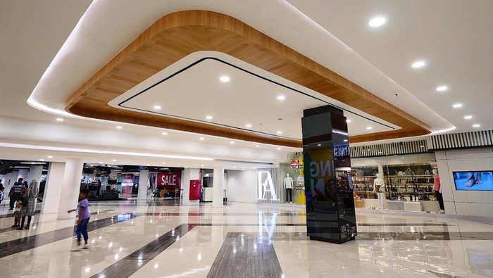 Wajah Baru Bandung Indah Plaza Usai Direnovasi Bandung Indah Plaza (BIP) melakukan peremajaan bangunan setelah 33 tahun berdiri. Begini wajah baru BIP.