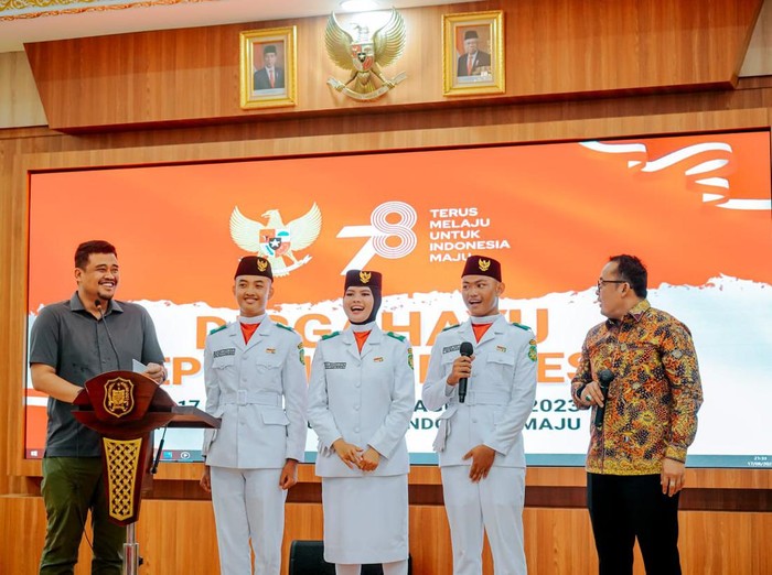 Wali Kota Medan Bobby Nasution memberikan beasiswa jenjang kuliah untuk anggota Paskibraka.