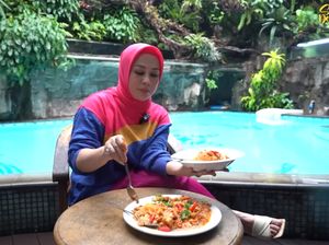 Nekat! 5 YouTuber Penggila Pedas Ini Lahap Ratusan Cabai