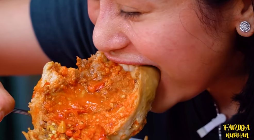 YouTuber penggila pedas