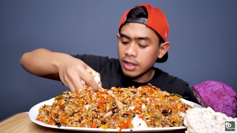 YouTuber penggila pedas