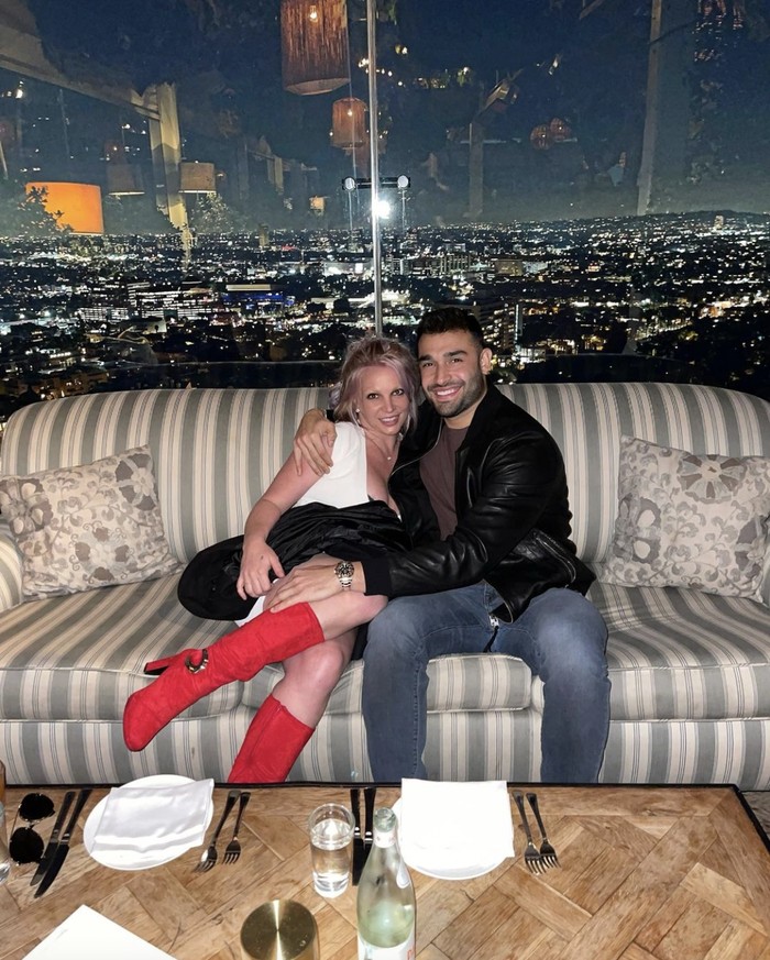 5 Momen Mesra Britney Spears-Sam Asghari yang Kini Putuskan Cerai 5 Momen Mesra Britney Spears-Sam Asghari yang Kini Putuskan Cerai