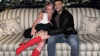 Pada November 2016, momen Britney Spears dan Sam Asghari bertemu. Mereka berjumpa di lokasi syuting video musik Slumber Party. Foto: Istimewa