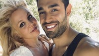 Britney Spears dan Sam Asghari mengaku mereka jatuh cinta pada pandangan pertama.  Foto: Istimewa