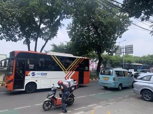 Aksi Bahaya Motor Lawan Arah di Tebet yang Tak Kunjung Berakhir
