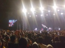 Video Nyanyi Sekeras Mungkin di Konser Asian Kung-fu Generation
