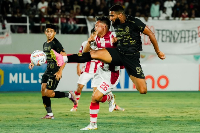 Bali United bertandang ke markas Persis Solo di Stadion Manahan, Solo, Sabtu malam (19/8/2023). (Foto: Bali United Official)