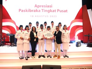 Bank Mandiri Group Beri Kado Tabungan-Koin Emas ke Tim Paskibraka 2023
