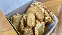 Tak hanya jajanan kekinian saja, di Bikin Laper Festival juga ada tenant yang menawarkan kuliner tradisional. Salah satunya ada Amengs 89 yang berada di area outdoor. Foto: detikcom/Riska Fitria