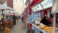 Semua tenant kulinernya menarik dan sayang dilewatkan. Mulai dari makanan utama, dessert, minuman, lengkap dengan jajanan Korea dan Jepang. Foto: detikcom/Riska Fitria