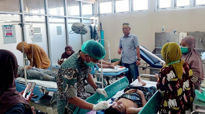 Polisi memperbaharui jumlah korban mobil pikap terguling di Kabupaten Bone, Sulawesi Selatan (Sulsel).