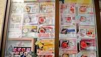 Crepenya dibanderol mulai dari 300 yen (Rp 31 ribuan) dengan pilihan topping sangat beragam. Toppingnya menggunakan buah segar yang tengah tersedia.