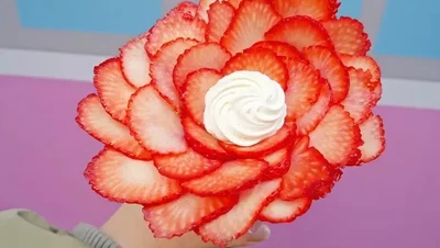 Cantik Banget! Crepe Topping Buket Buah Ini Sayang Dimakan