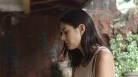 Artis sekaligus model ini juga sempat menikmati masakan rumahan di rumahnya yang tampak asri. Foto: Instagram @aurelie
