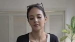 Cantiknya Aurelie Moeremans Saat Lomba Makan Kerupuk dan Santai di Kafe
