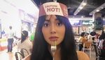 Cantiknya Aurelie Moeremans Saat Lomba Makan Kerupuk dan Santai di Kafe