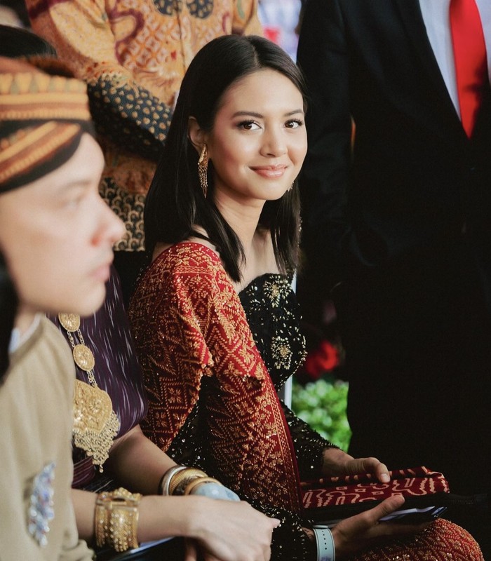 Cantiknya Aurelie Moeremans Saat Lomba Makan Kerupuk dan Santai di Kafe Cantiknya Aurelie Moeremans Saat Lomba Makan Kerupuk dan Santai di Kafe
