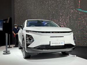 Juragan Tol Jusuf Hamka Borong Chery Omoda E5, Gimana Nasib Wuling Air ev?