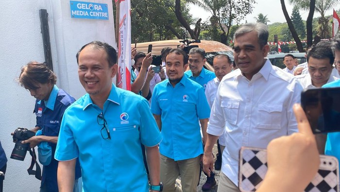 Sekjen Partai Gerindra Ahmad Muzani bersama sejumlah elite Partai Gerindra mengunjungi Dewan Pimpinan Nasional (DPN) Partai Gelora di Jakarta Selatan. Kedatangan ini merupakan kunjungan silaturahmi pertama Gerindra ke Gelora.