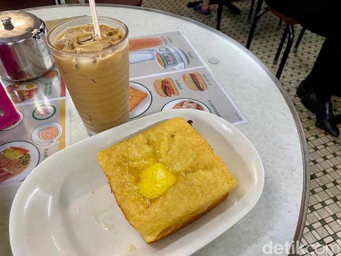 Es Teh Susu dan  French Toast  Legendaris di Kopitiam Tertua di Hong Kong