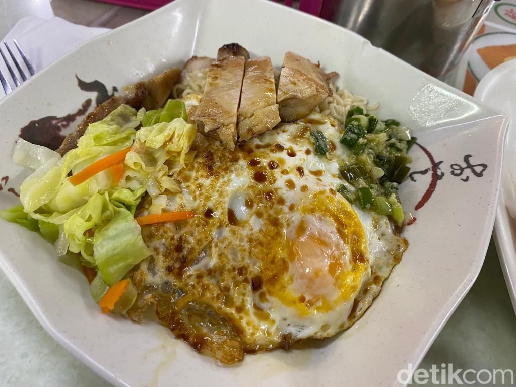 Es Teh Susu dan  French Toast  Legendaris di Kopitiam Tertua di Hong Kong