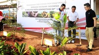 Global CR Day ini merupakan inisiatif tahunan Maybank Grup dalam mewujudkan komitmen Bank untuk membina hubungan yang harmonis dan berkelanjutan dengan komunitas, lingkungan, dan pemangku kepentingan yang terhubung baik secara lokal, maupun global, serta mengarah kepada misi, ‘Humanising Financial Services’.