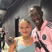 Ini fotonya dengan TikToker dengan follower terbanyak, Khaby Lame, yang hadir menyambut kedatangan Lionel Messi ke klub Inter Miami. Foto: Instagram